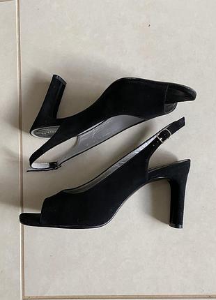 Эксклюзив премиум класса босоножки charles jordan размер 38