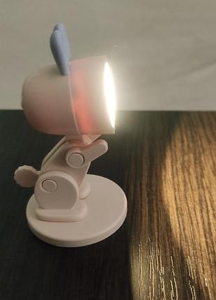 Маленький світильник, нічник у вигляді зайчика, на магнітній підставці