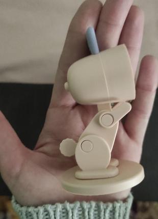 Маленький світильник, нічник у вигляді зайчика, на магнітній підставці