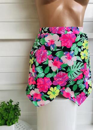 Классные летние яркие брендовые шорты в цветочный принт запахом спереди🌸5 фото