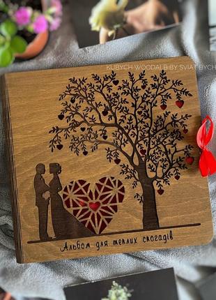 Альбом с деревянной обложкой - подарок на свадьбу, годовщину отношений. размер фото универсальный1 фото