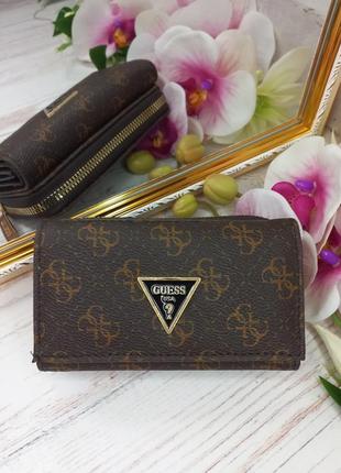 Кошельки и сумочки guess по доступным ценам.