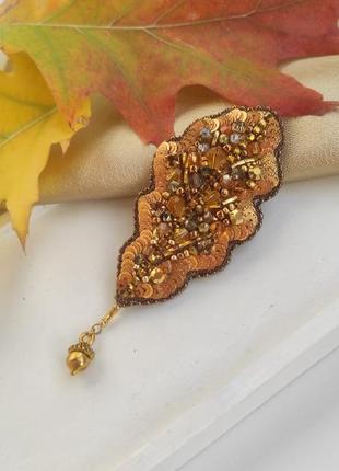 Брошка золотий листочок.