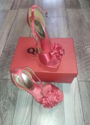 Босоножки queen