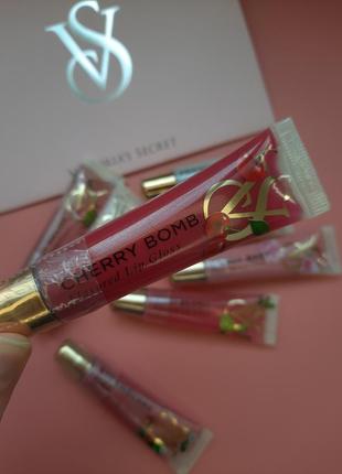 Блиск для губ victoria's secret flavored lip gloss cherry bomb2 фото