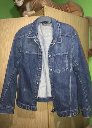 Джинсовая куртка levis