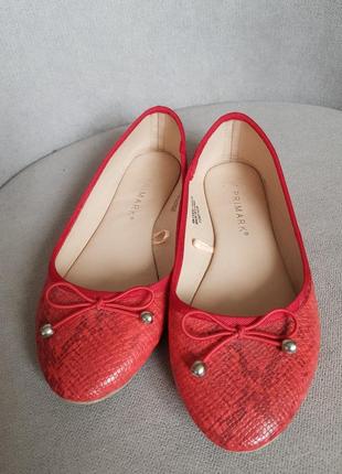 Гарні легкі туфельки, р36