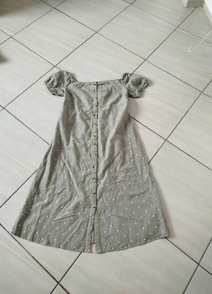 Стильна фісташкова легка натуральна сукня з вишивкою