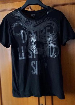 Черная футболка replay италия  принт змея