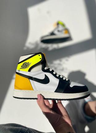 Женские кроссовки nike air jordan 1 retro white black yellow черного с белым и желтым цветов