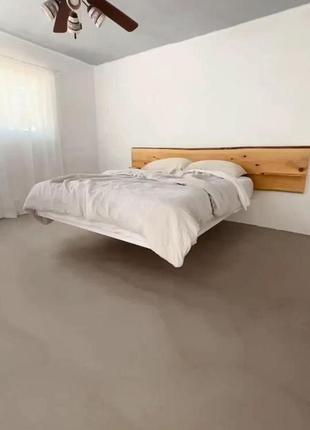 Ліжко пархає над підлогою