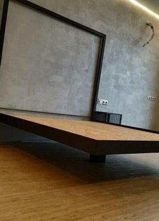 Ліжко пархає над підлогою