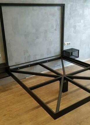 Ліжко пархає над підлогою