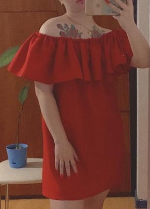 Красное платье на лето
