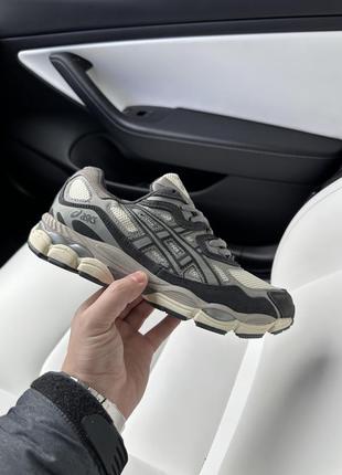 Кросівки в стилі asics