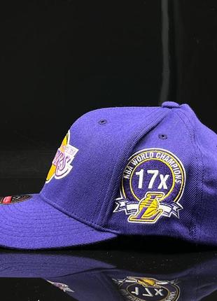 Оригинальная фиолетовая кепка mitchell & ness los angeles lakers5 фото