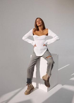 Трендовая кофта с открытыми плечами и квадратным вырезом