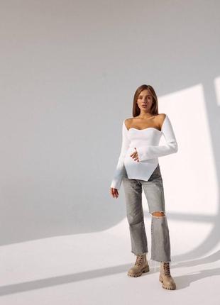 Трендовая кофта с открытыми плечами и квадратным вырезом