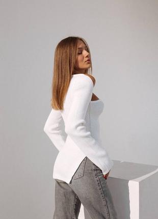 Трендовая кофта с открытыми плечами и квадратным вырезом