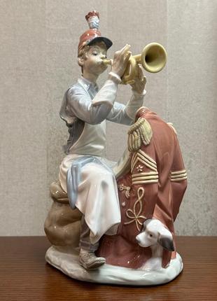 Фарфоровая статуэтка lladro «цирковой трубач».