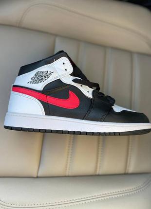 Женские кроссовки nike air jordan 1 retro white black red джордан черного с белым и красным цветами