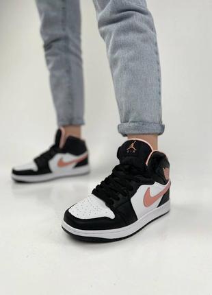 Женские кроссовки nike air jordan 1 retro white black pink джордан черного с белым и розовым цветами2 фото