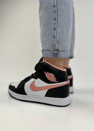 Женские кроссовки nike air jordan 1 retro white black pink джордан черного с белым и розовым цветами3 фото