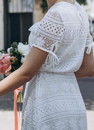 Кружевное платье бренда boohoo