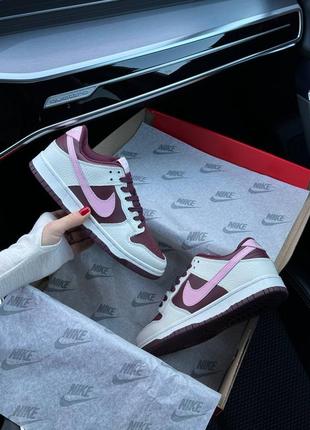 Женские кроссовки nike sb dunk low beige burgundy8 фото