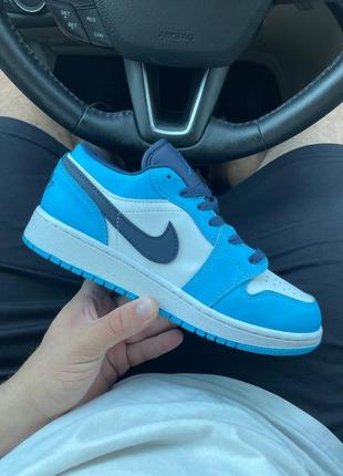 Женские кроссовки nike air jordan 1 low white blue black джордан белого с голубым и черным цветов1 фото