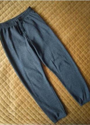Спортивные штаны с начесом на 12-13 лет,п/о в поясе 32 см, длина 94,5 см.бедра 45 см.без дефектов.