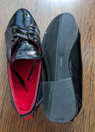Туфлі жіночі чорні лаковані3 фото