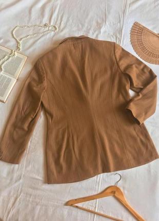 Трендовий теплий однобортний піджак кольору кемел у смужку ouiset (розмір 40-42)8 фото