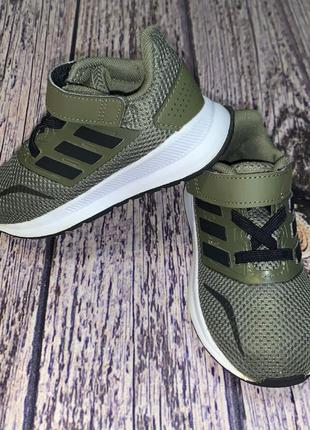 Кроссовки adidas для ребенка, размер 26
