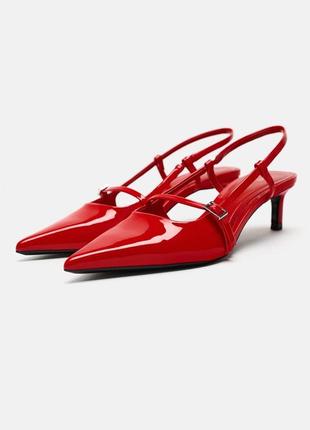 Открытые красные туфли с ремешками zara new