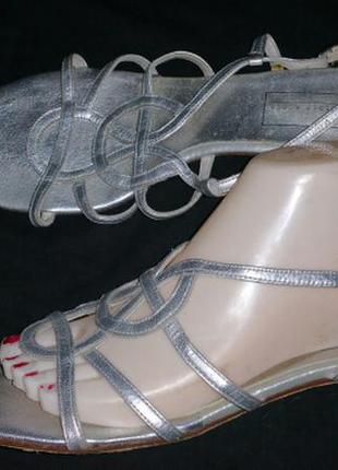 40р-26 см кожа asper made in italy ширина стельки 8.8 каблук 4 см серебро