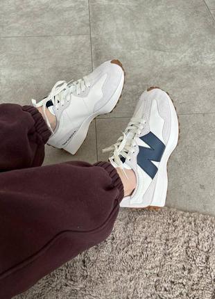 Стильные женские кроссовки new balance 327 beige navy premium бежевые2 фото