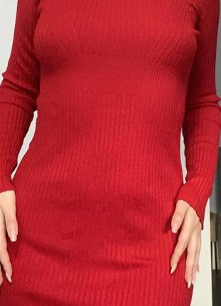 Червоне трикотажне плаття сукня bershka по фігурі3 фото