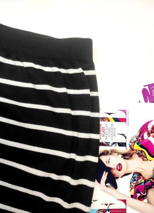 Юбка женская черно белого цвета в полоску от бренда hm4 фото