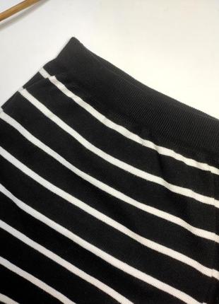 Юбка женская черно белого цвета в полоску от бренда hm3 фото