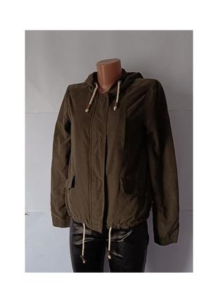 Стильная хаки ветровка куртка only
