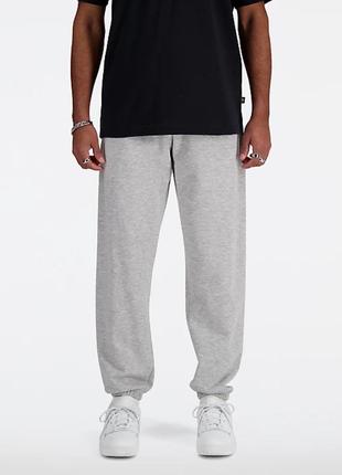 Спортивные штаны new balance sport essentials french terry jogger оригинал1 фото