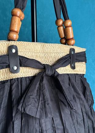 Интересная женская сумочка выполнена из текстиля и соломенного элемента3 фото