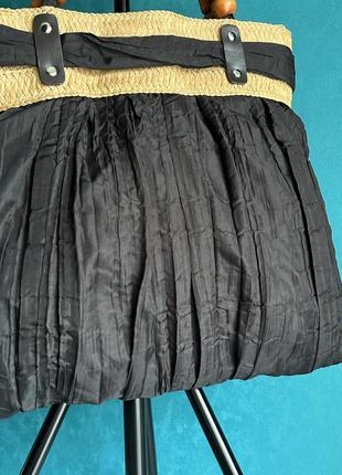 Интересная женская сумочка выполнена из текстиля и соломенного элемента5 фото