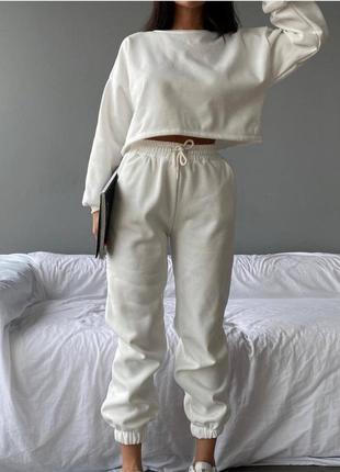 Костюм спортивный женский однонтонный укороченный оверсайз свитшот брюки джоггеры на высокой посадке с карманами качественный стильный белый