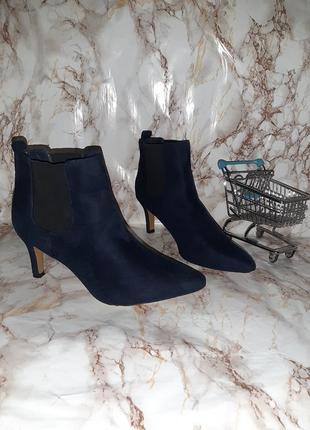 Темно-синие деми ботинки лодочки с резинками-вставками, на каблуке