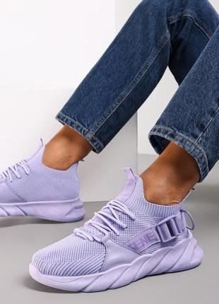 Фіолетові кросівки