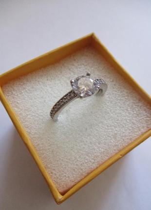 Каблучка с каменем, 18,5 розмір