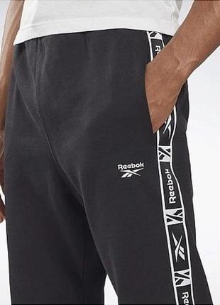 Спортивные штаны reebok ri tape jogger black5 фото