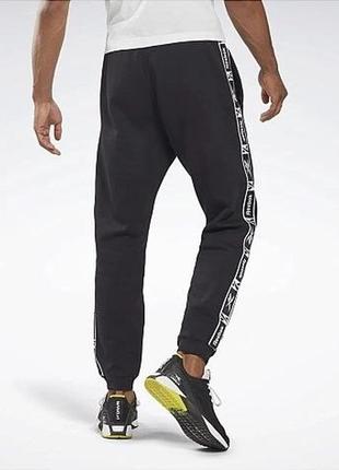 Спортивные штаны reebok ri tape jogger black4 фото